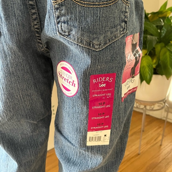 Riders by Lee Women’s classic/Straight Leg Jeans - Size 10P - Picture 4 of 5